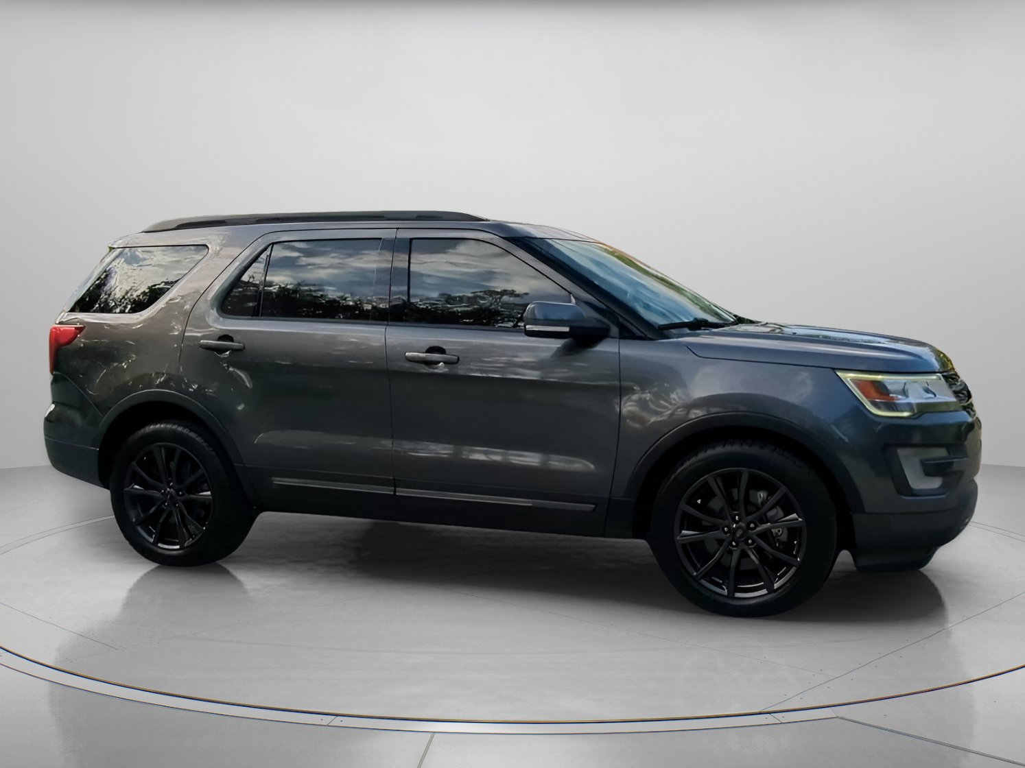 Certified 2017 Ford Explorer XLT w/ Equipment Group 202A FWD image 34