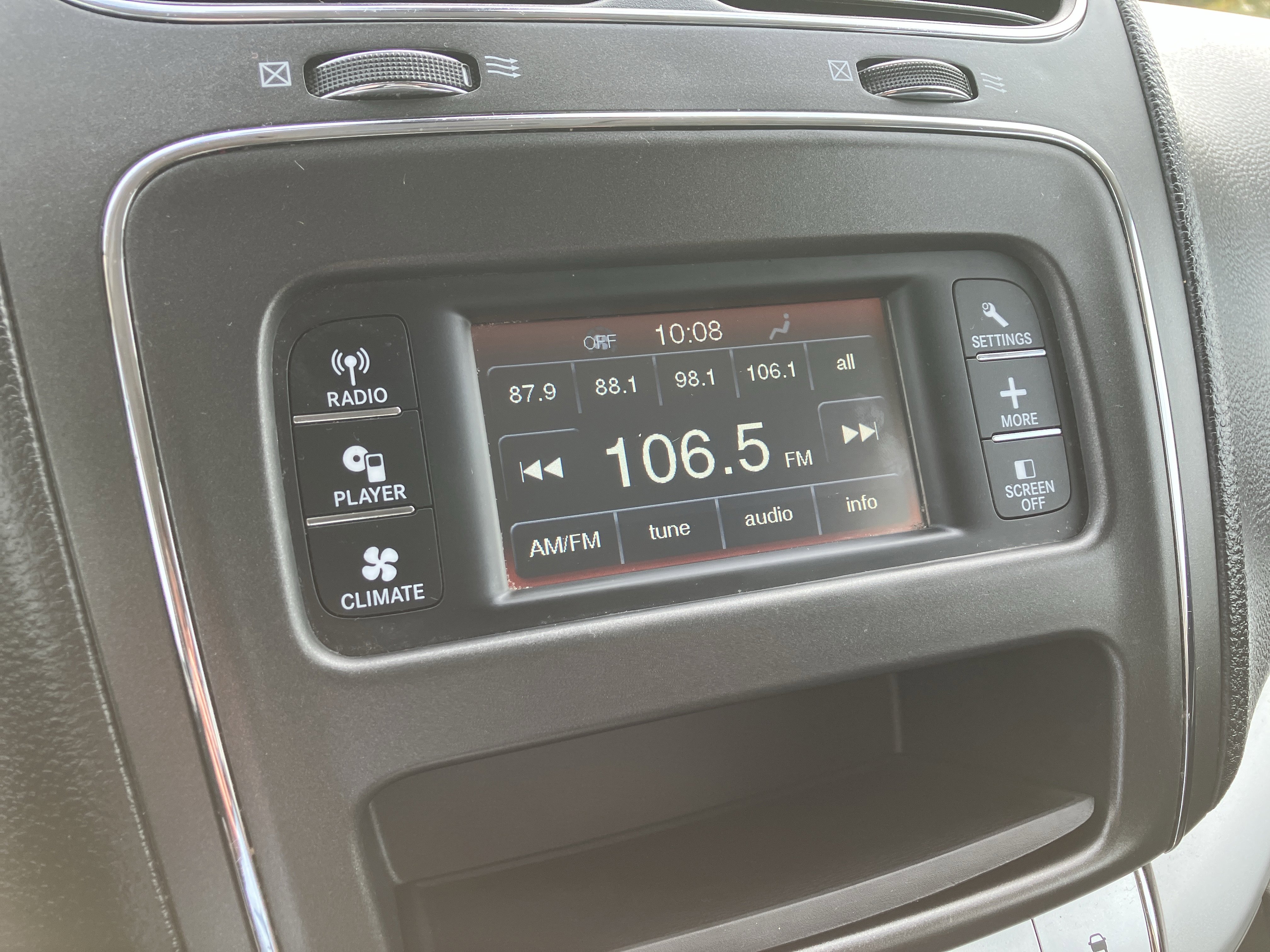 Used 2020 Dodge Journey SE image 30