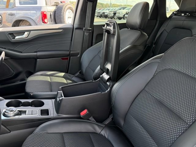 Certified 2026 Ford Escape SE w/ Class II Trailer Tow Package FWD image 34