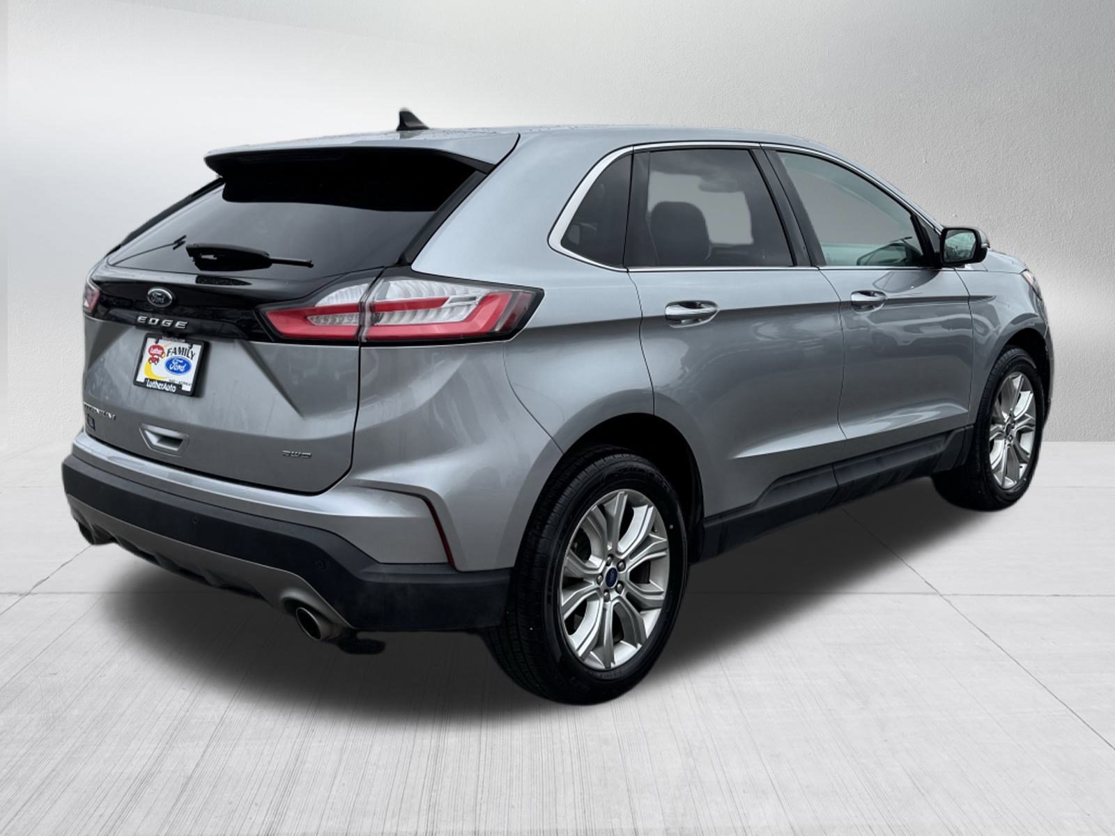 Certified 2022 Ford Edge Titanium image 5