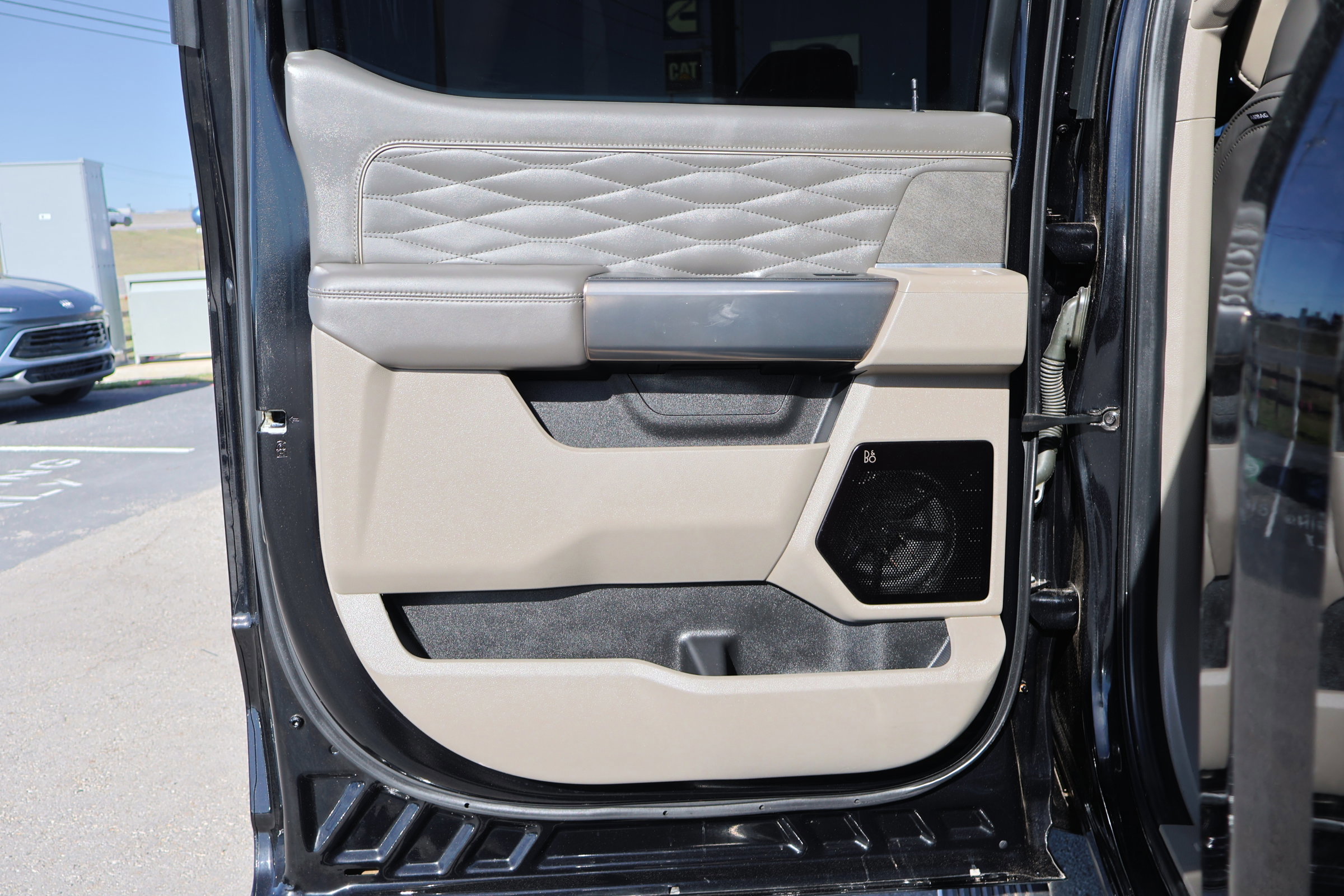 Certified 2025 Ford F350 Platinum w/ Platinum Plus Package image 30