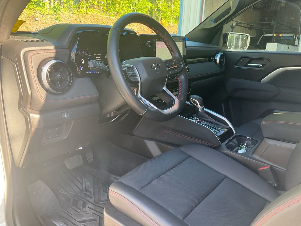 Used 2024 Chevrolet Colorado Z71 w/ Z71 Convenience Package 2 image 15