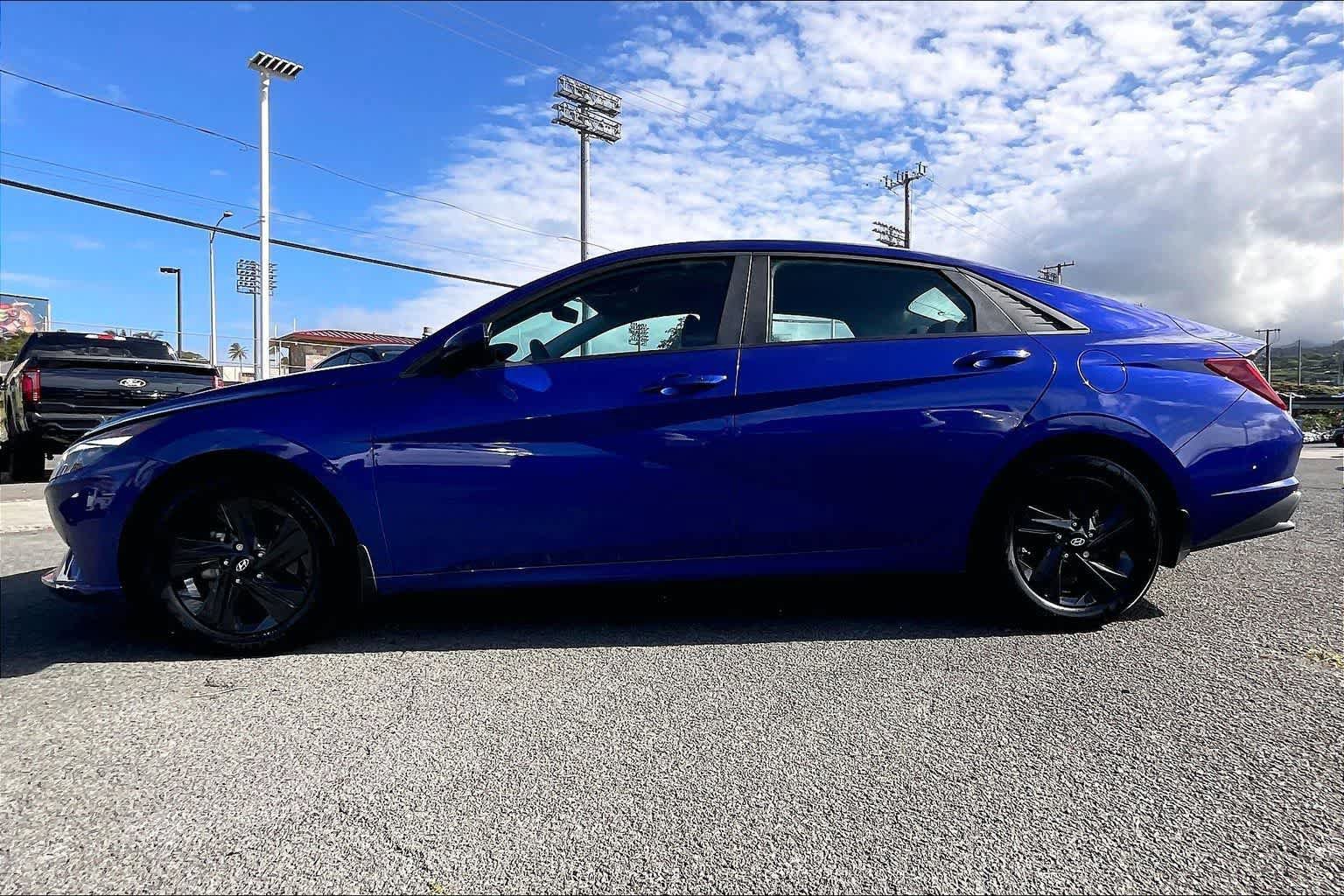 Used 2023 Hyundai Elantra Blue FWD image 3