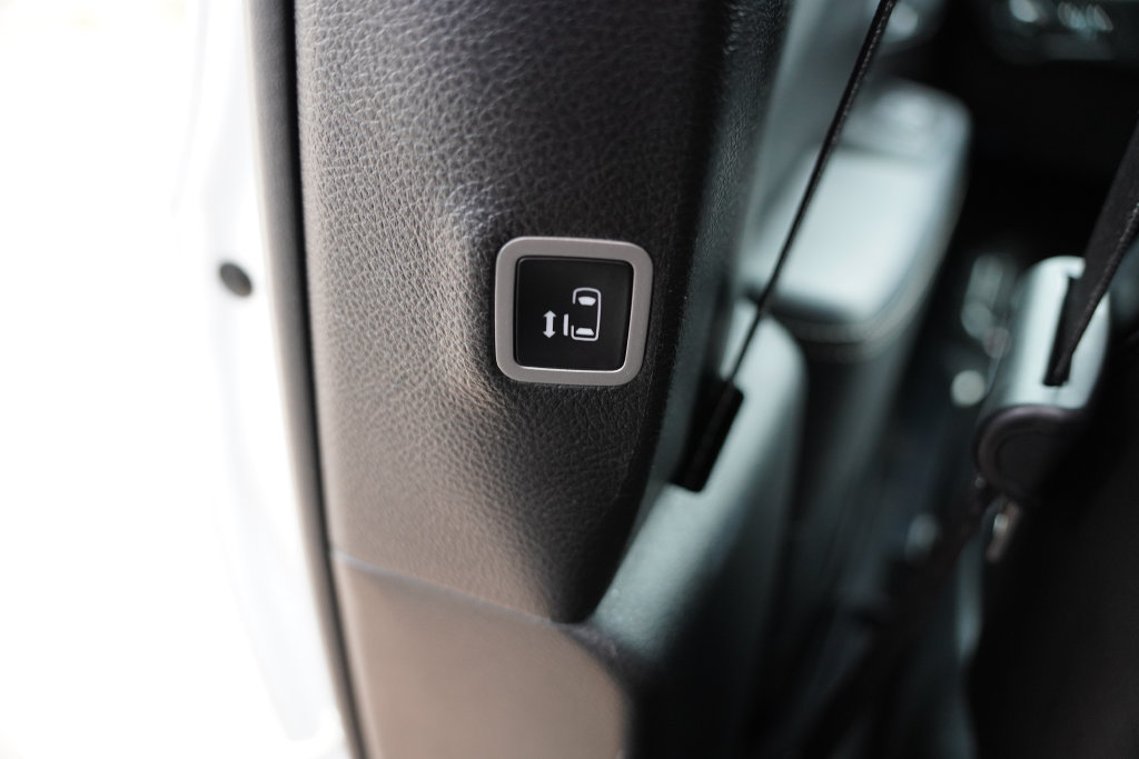 Used 2024 Chrysler Pacifica Limited FWD image 22