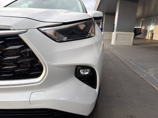 Used 2023 Toyota Highlander LE image 4