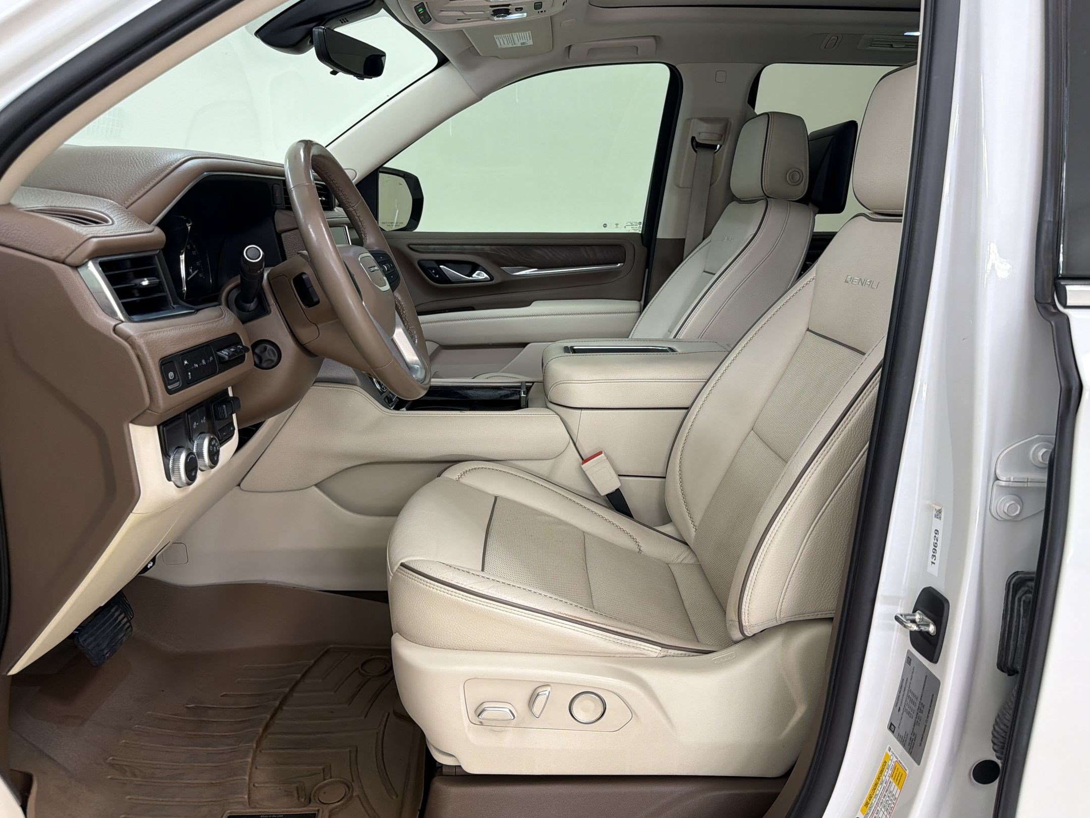 Used 2021 GMC Yukon Denali w/ Denali Ultimate Package RWD image 5