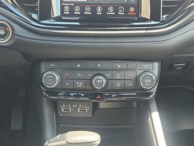 Used 2023 Dodge Durango SXT w/ SXT Blacktop Group AWD/4WD image 17