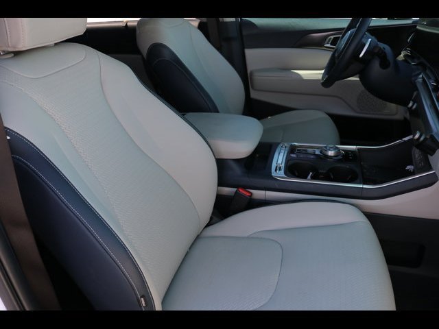 Used 2025 Kia Carnival SX Prestige FWD image 6