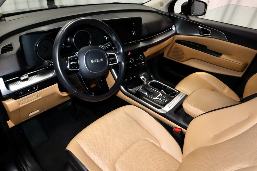 Used 2024 Kia Carnival LX FWD image 25
