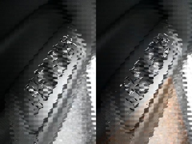 Used 2023 Volvo XC60 B5 Plus image 14