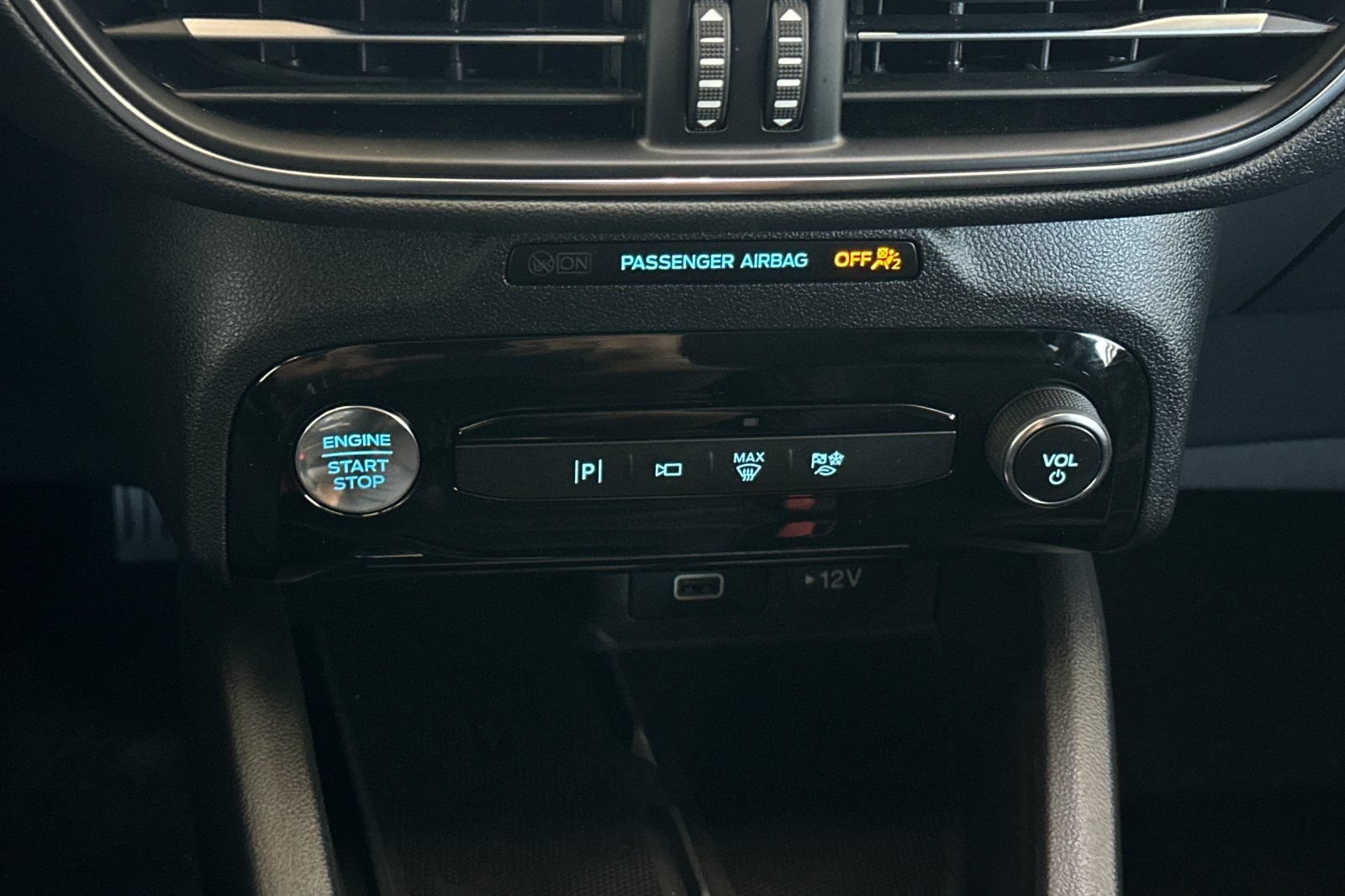 Certified 2025 Ford Escape SE w/ PHEV Premium Package FWD image 22