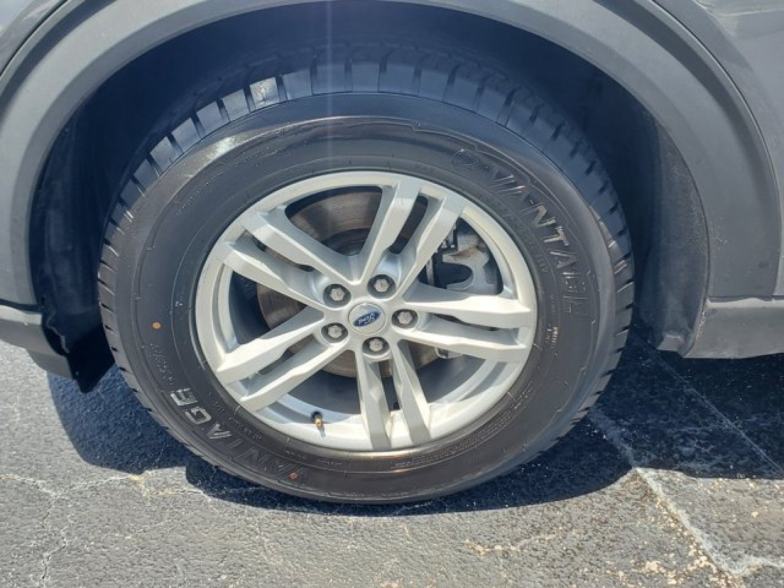 Certified 2023 Ford Explorer XLT RWD image 4
