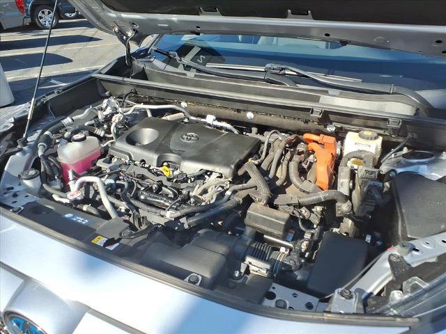 Used 2021 Toyota RAV4 SE w/ Weather & Moonroof Package image 27