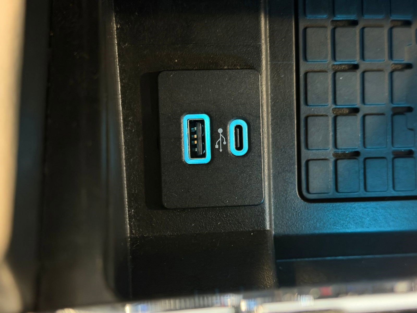 Certified 2024 Ford Expedition Limited image 30