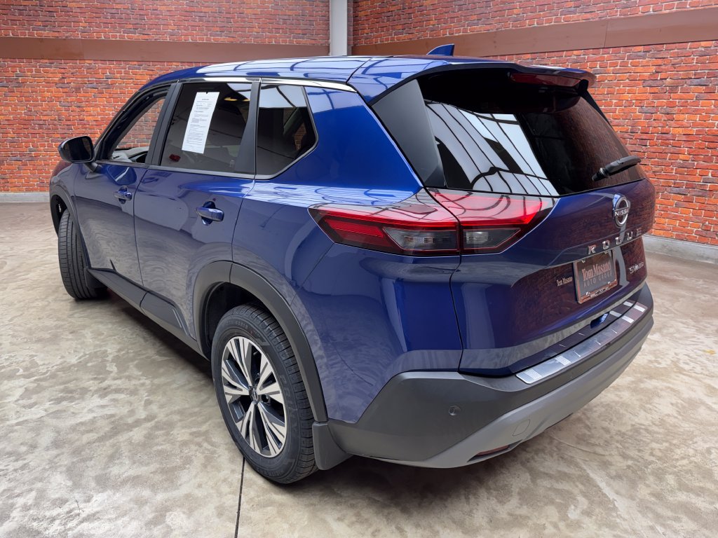 Used 2023 Nissan Rogue SV AWD/4WD image 2
