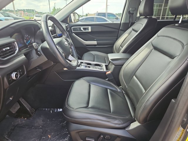 Certified 2022 Ford Explorer XLT w/ Equipment Group 202A AWD/4WD image 10