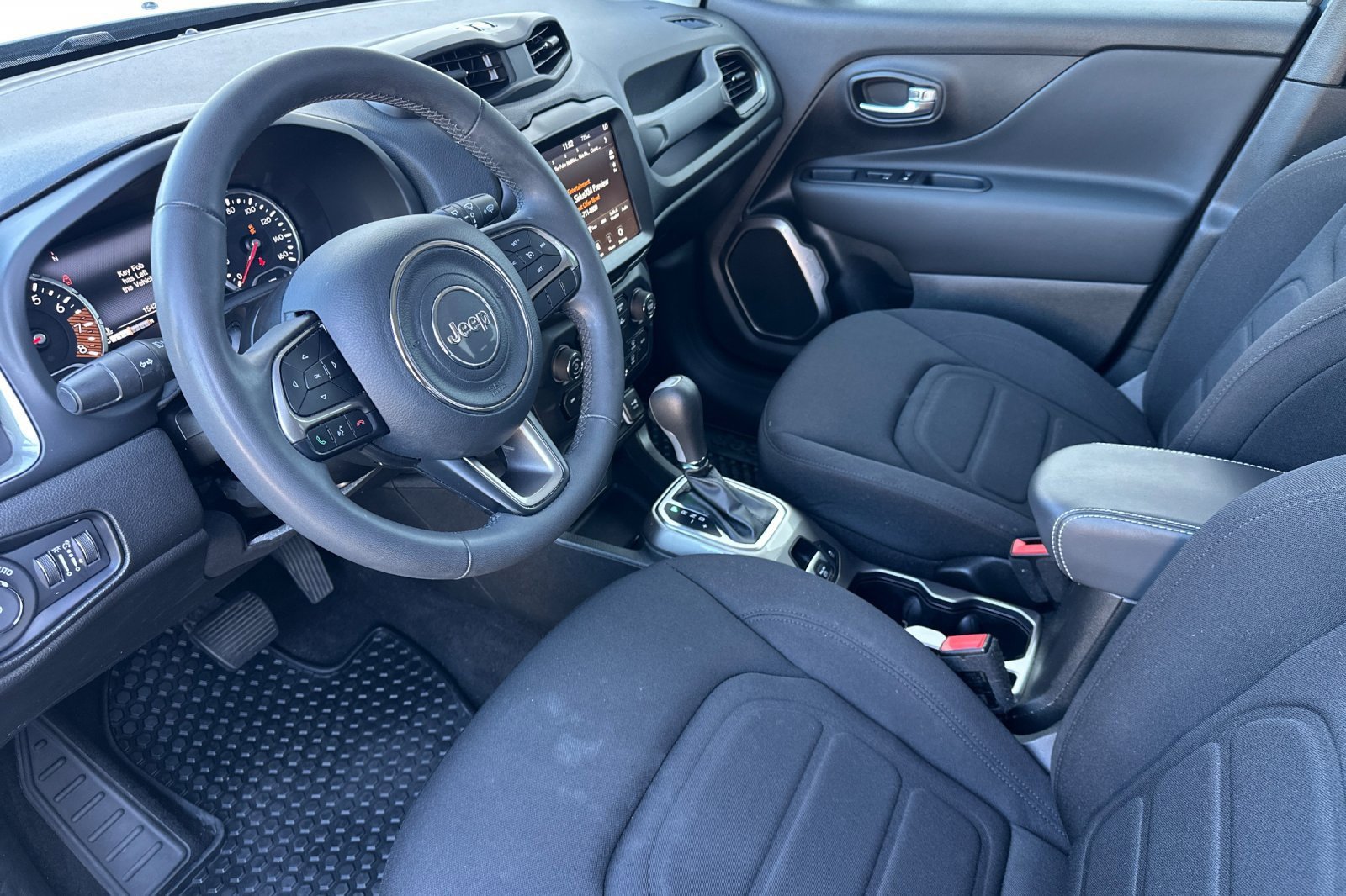 Used 2022 Jeep Renegade Latitude image 10