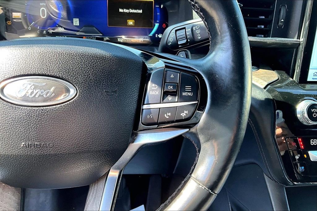 Certified 2021 Ford Explorer Platinum w/ Equipment Group 601A image 18