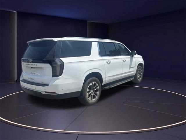 Used 2025 Chevrolet Suburban LT w/ Comfort Package RWD image 5
