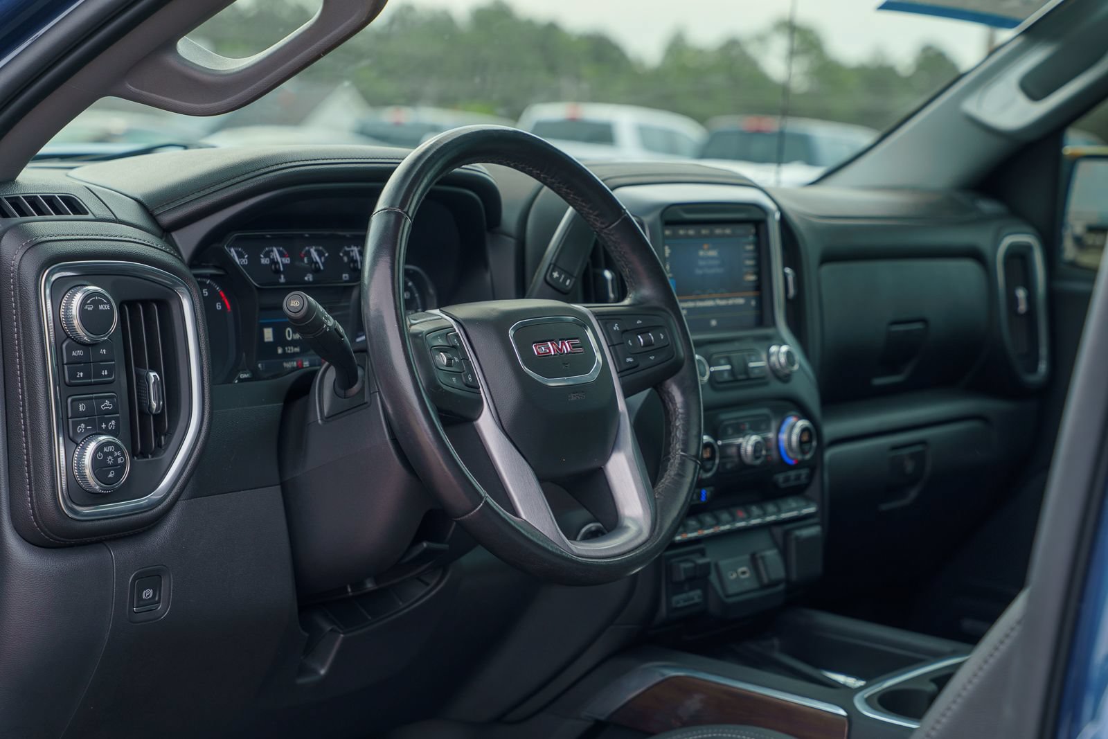 Used 2021 GMC Sierra 1500 SLT w/ SLT Premium Plus Package AWD/4WD image 29
