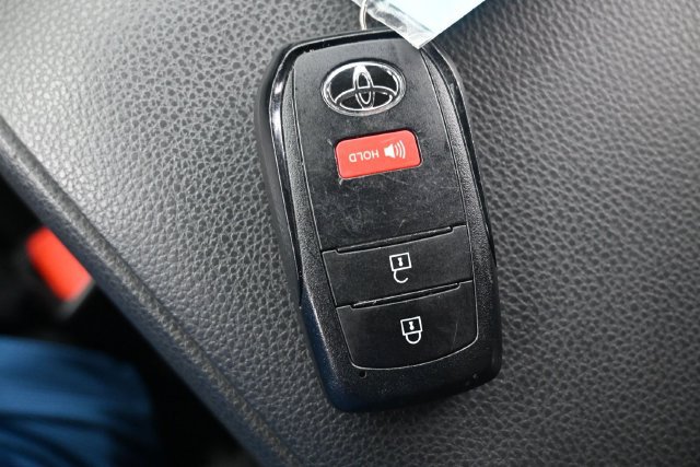 Used 2025 Toyota 4Runner SR5 AWD/4WD image 16