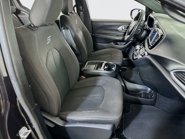 Used 2020 Chrysler Pacifica Touring w/ S Appearance Package image 12