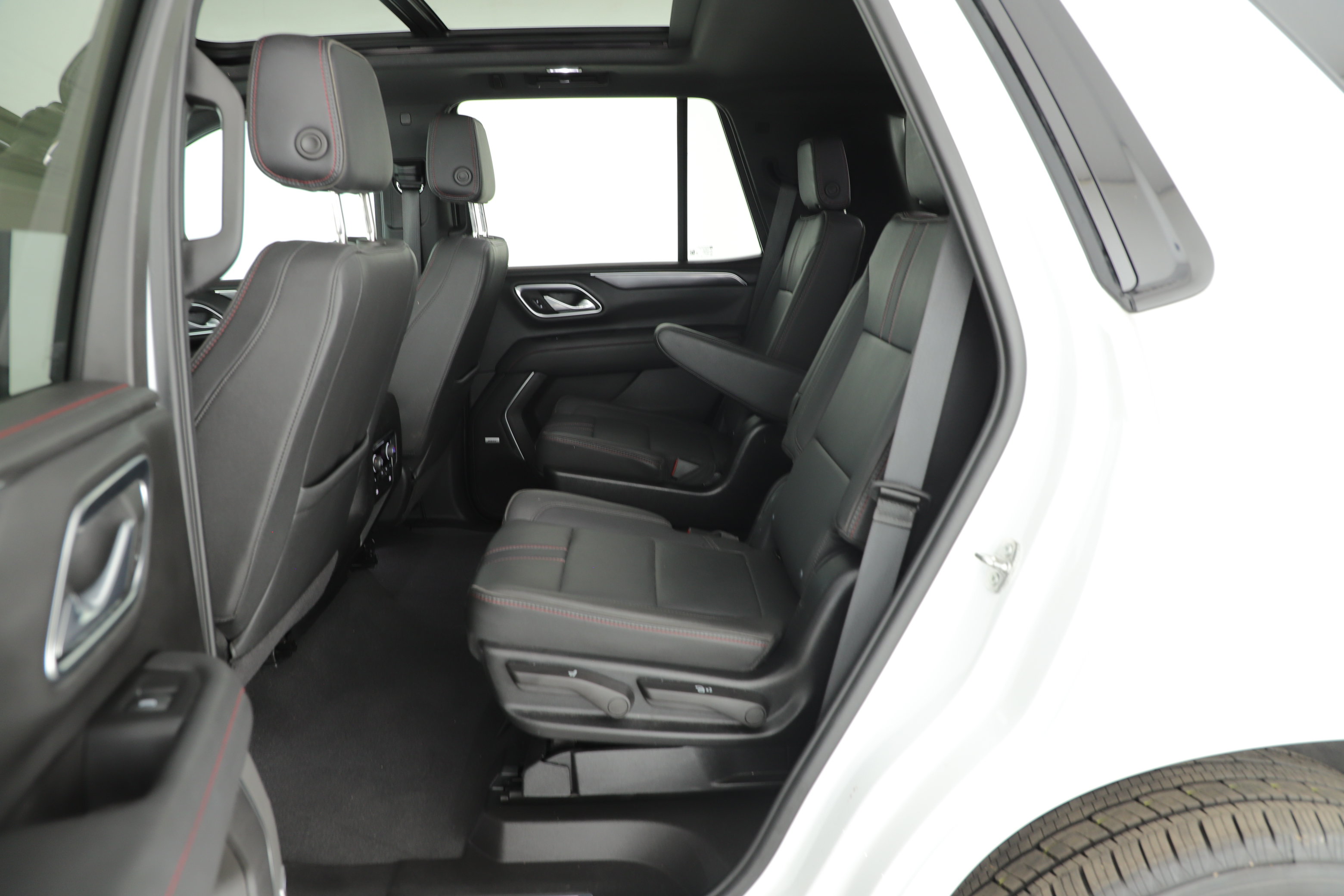 Used 2024 Chevrolet Tahoe RST w/ Luxury Package AWD/4WD image 14