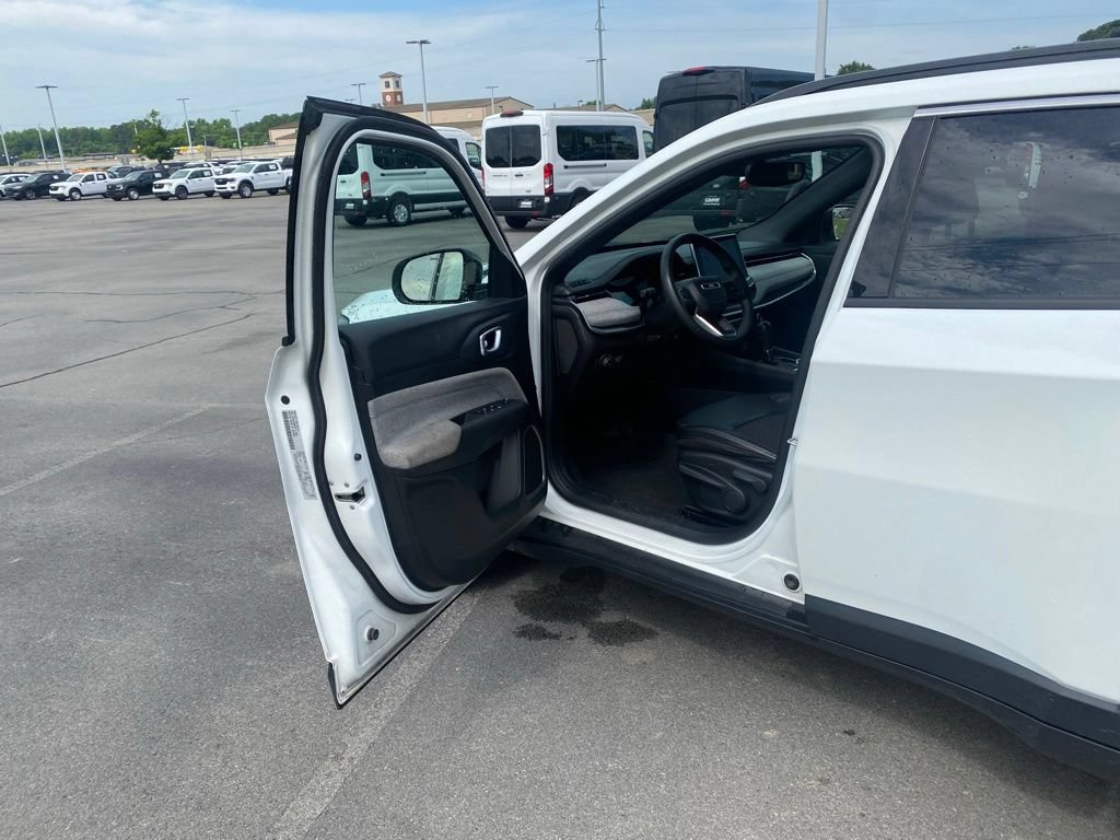 Used 2024 Jeep Compass Latitude AWD/4WD image 10