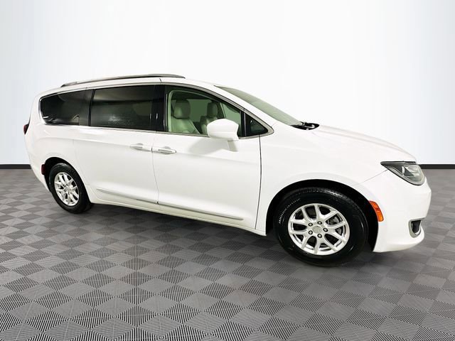 Used 2020 Chrysler Pacifica Touring-L image 7