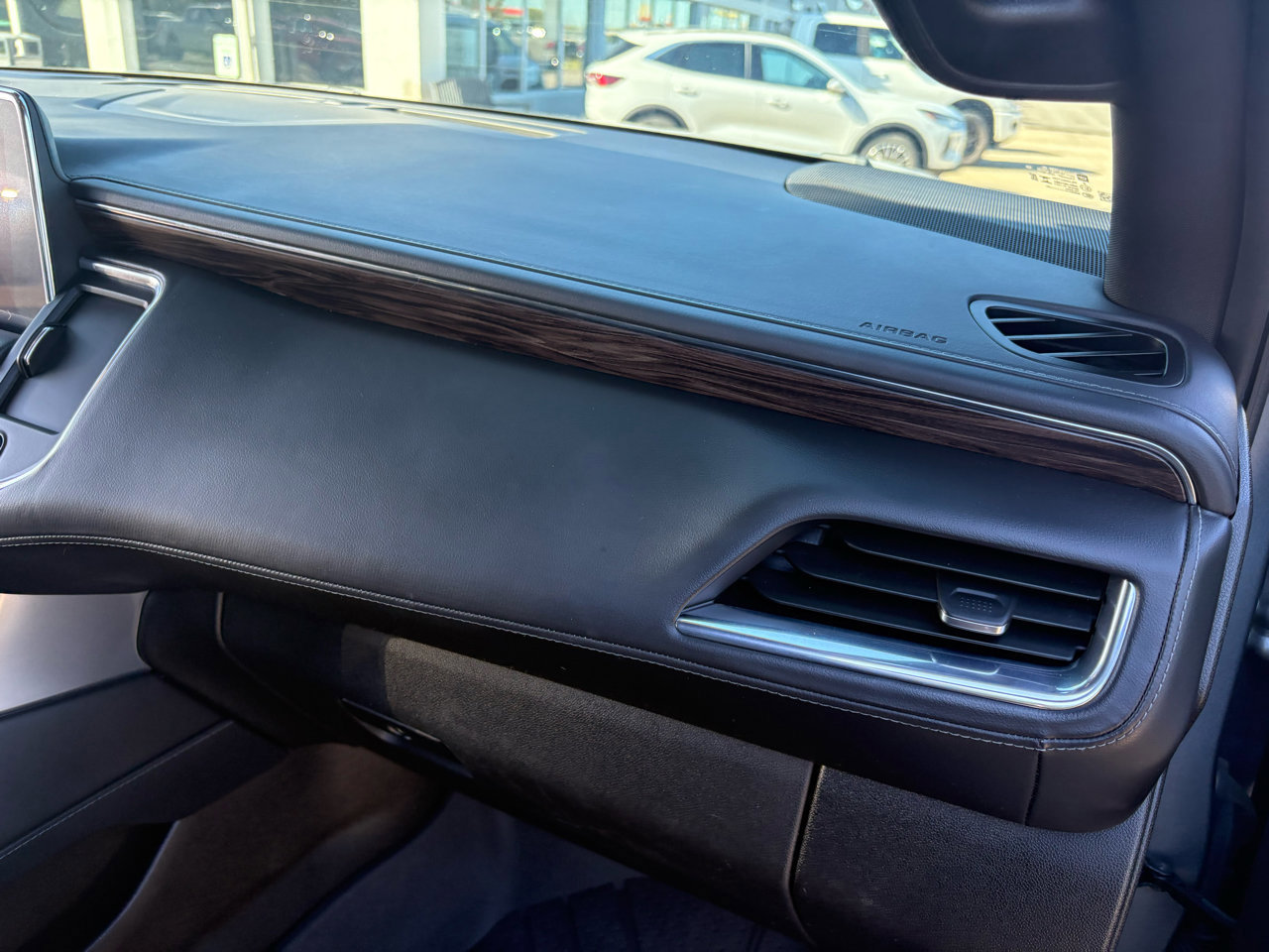 Used 2023 Chevrolet Tahoe LT w/ Luxury Package image 57