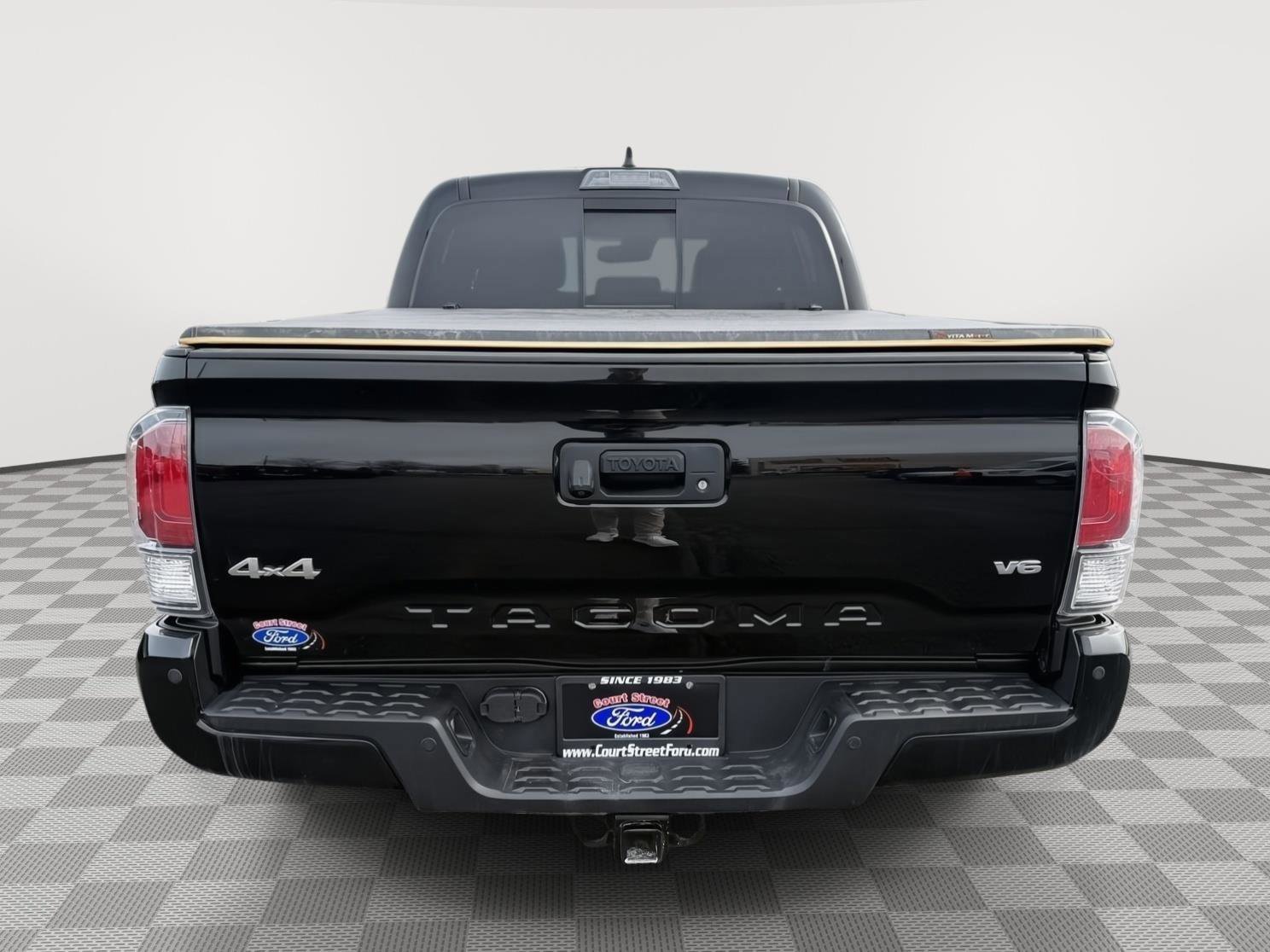 Used 2023 Toyota Tacoma Limited image 4