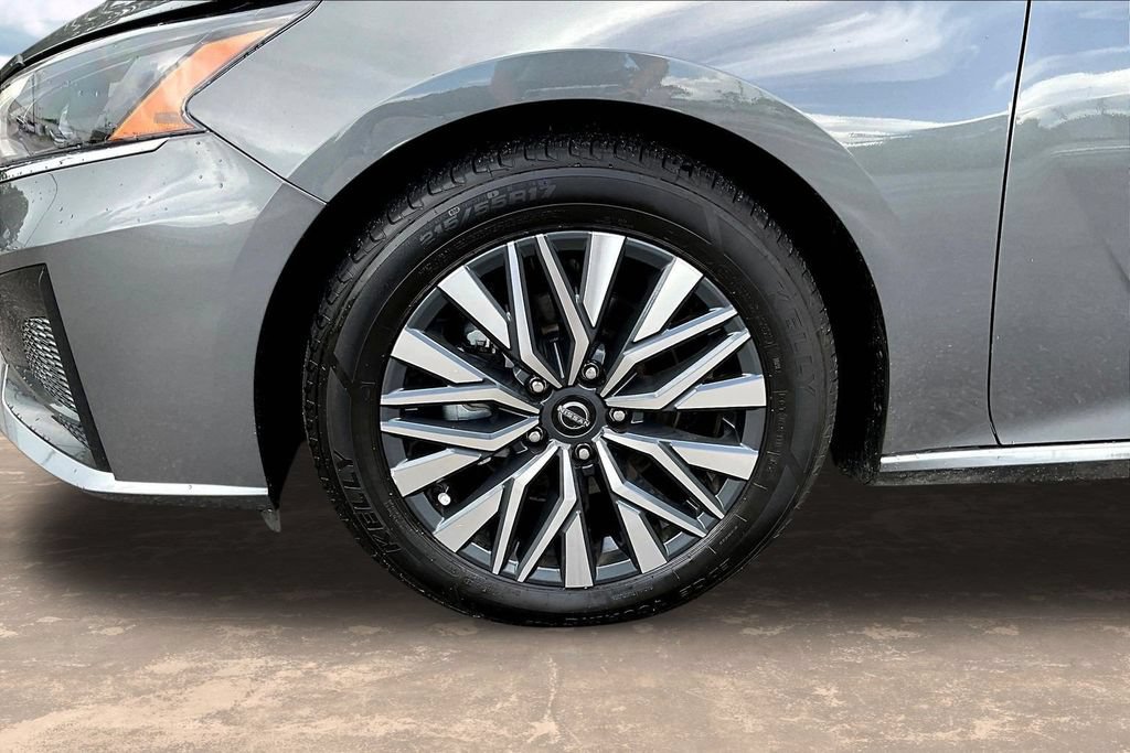 Used 2024 Nissan Altima 2.5 SV FWD image 35