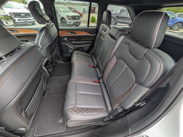 Used 2022 Jeep Grand Cherokee Summit AWD/4WD image 18