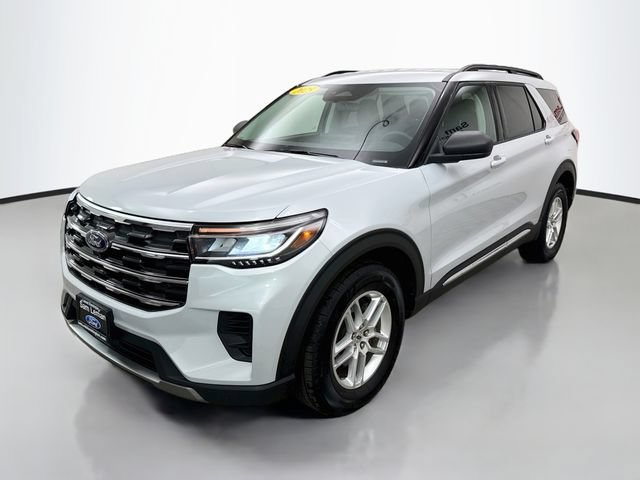 Certified 2025 Ford Explorer Active AWD/4WD image 3