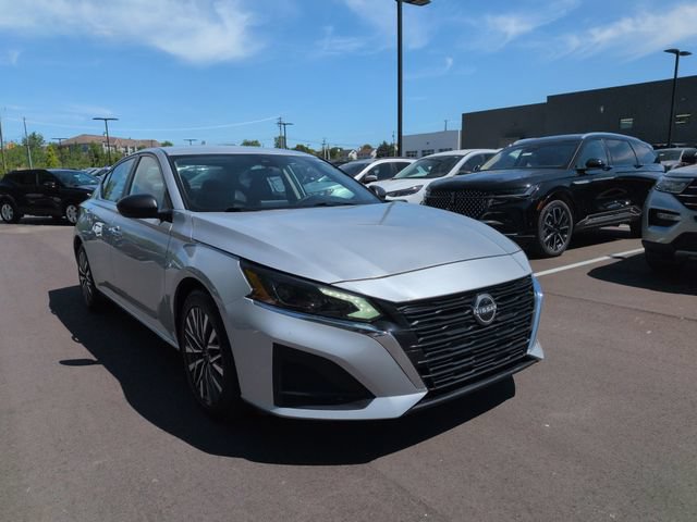 Used 2024 Nissan Altima 2.5 SV FWD image 11