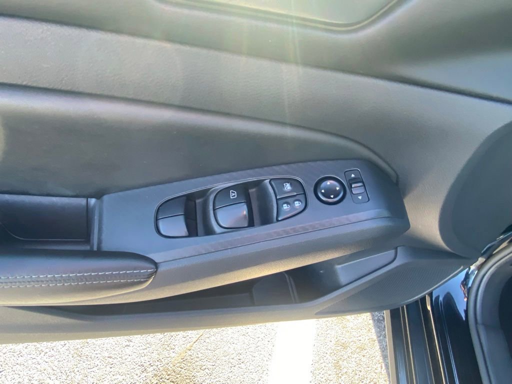 Used 2024 Nissan Altima 2.5 SV FWD image 11