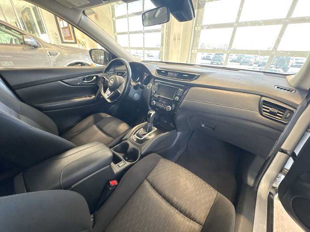Used 2020 Nissan Rogue SV image 27