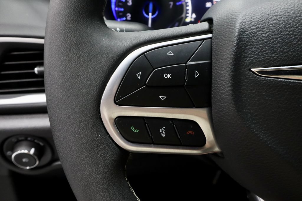 Used 2025 Chrysler Pacifica Select FWD image 26