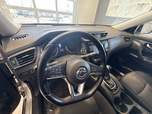 Used 2020 Nissan Rogue SV image 9