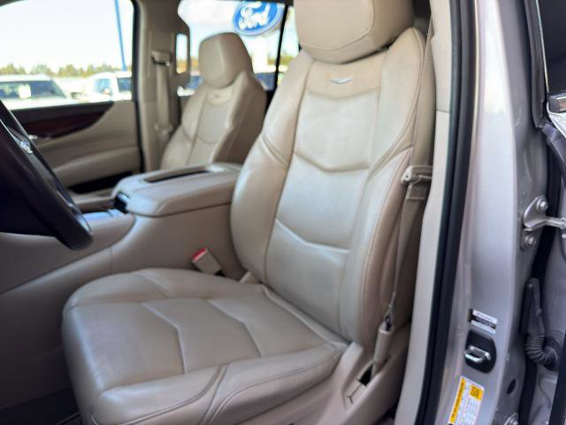 Used 2017 Cadillac Escalade Luxury image 18