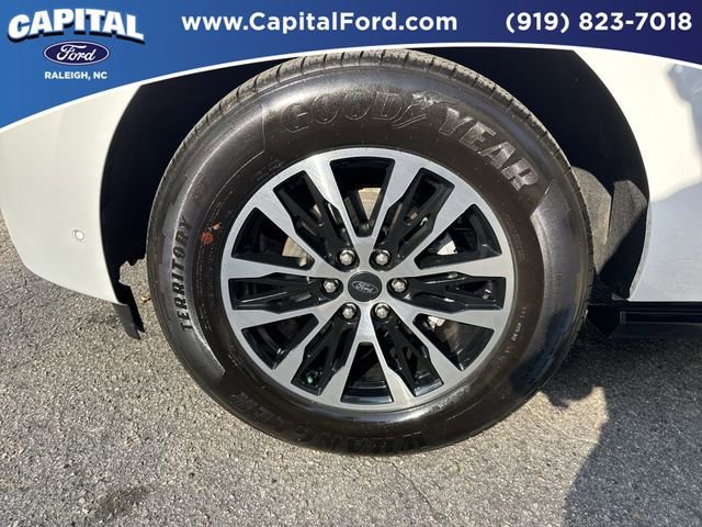 Certified 2025 Ford Expedition Max Platinum image 12