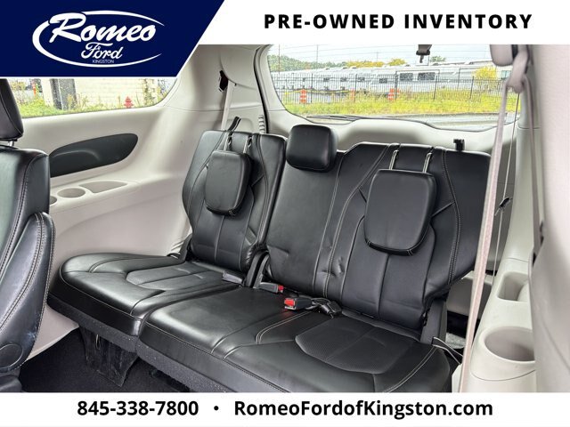 Used 2024 Chrysler Pacifica Touring-L FWD image 28