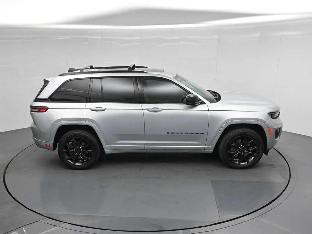 Used 2023 Jeep Grand Cherokee 30th Anniversary AWD/4WD image 37