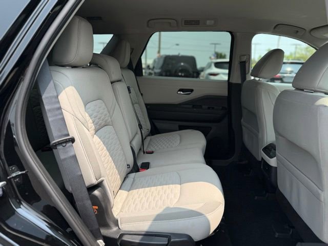 Used 2022 Nissan Pathfinder SV image 33