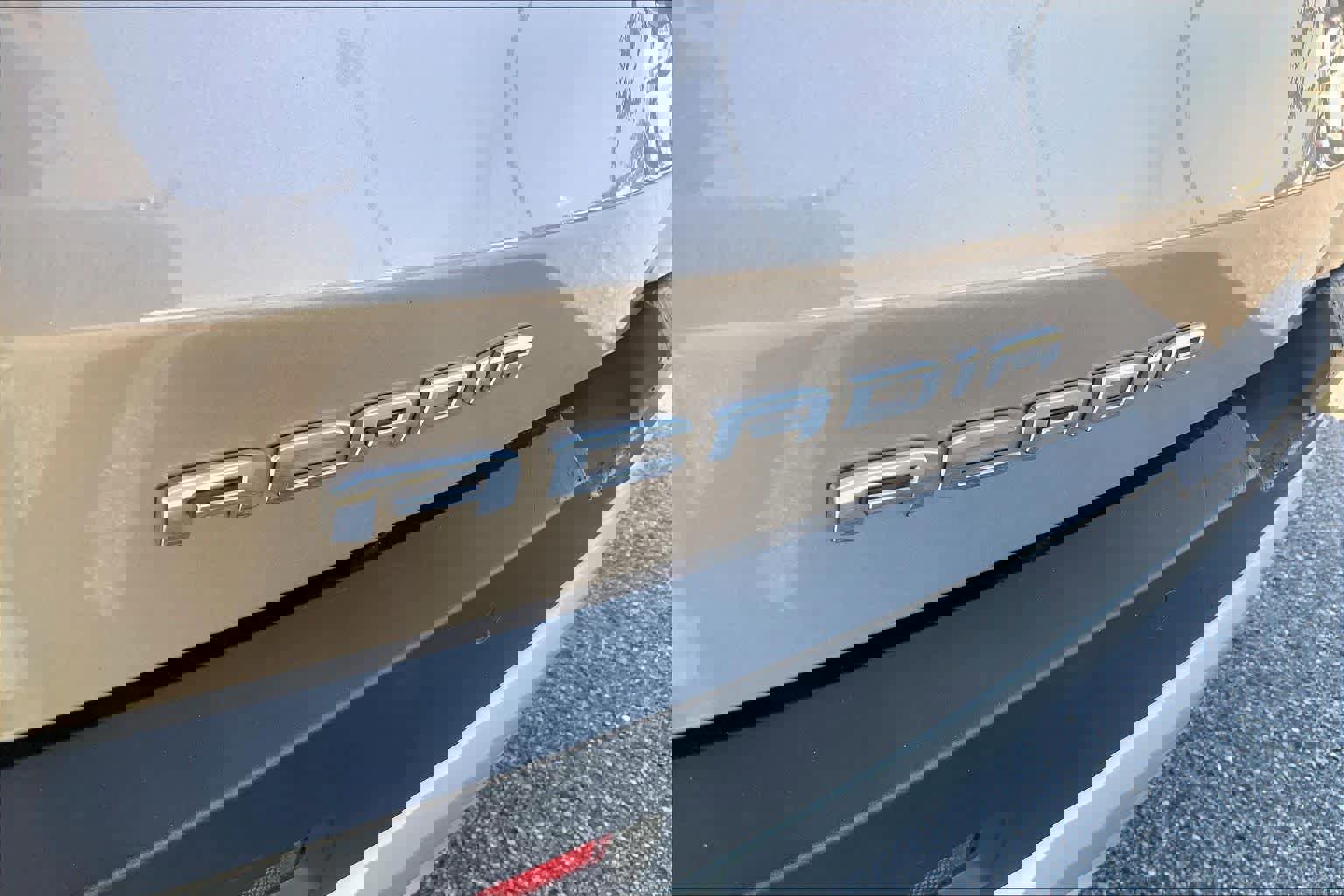 Used 2023 GMC Acadia SLE w/ Driver Convenience Package image 30