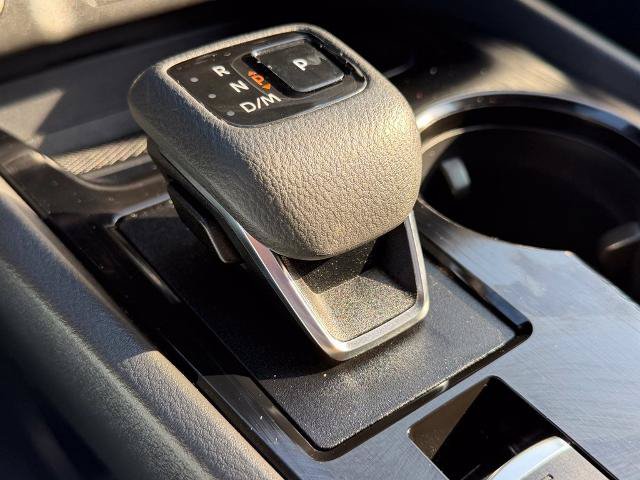 Used 2023 Nissan Rogue S AWD/4WD image 13