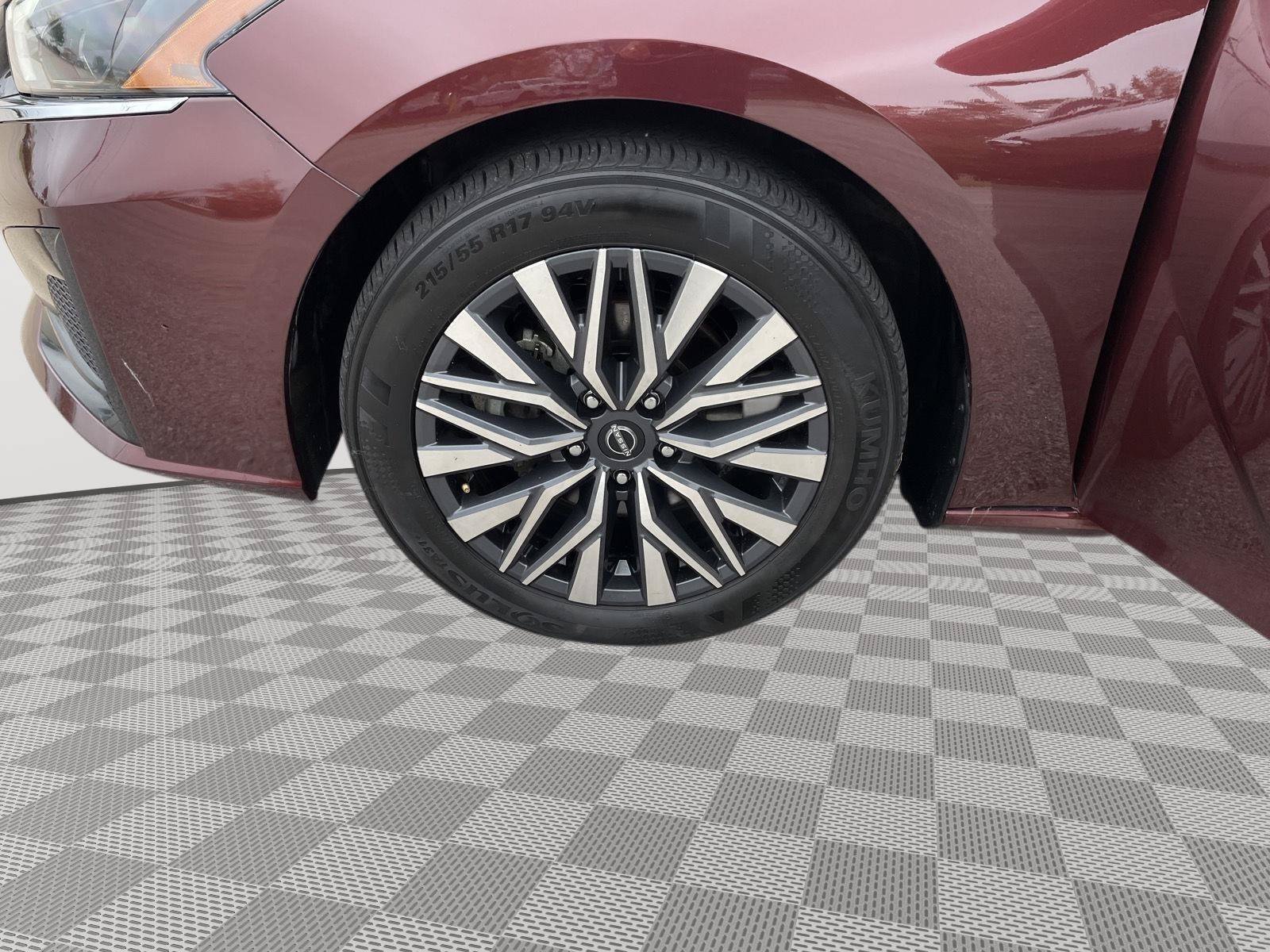 Used 2025 Nissan Altima 2.5 SV FWD image 10