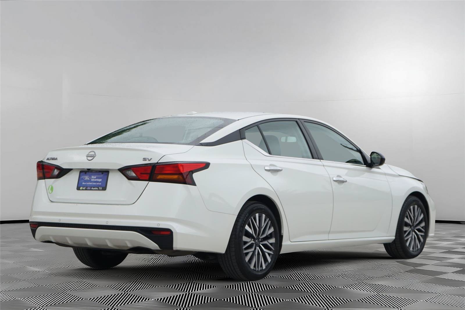 Used 2024 Nissan Altima 2.5 SV FWD image 5