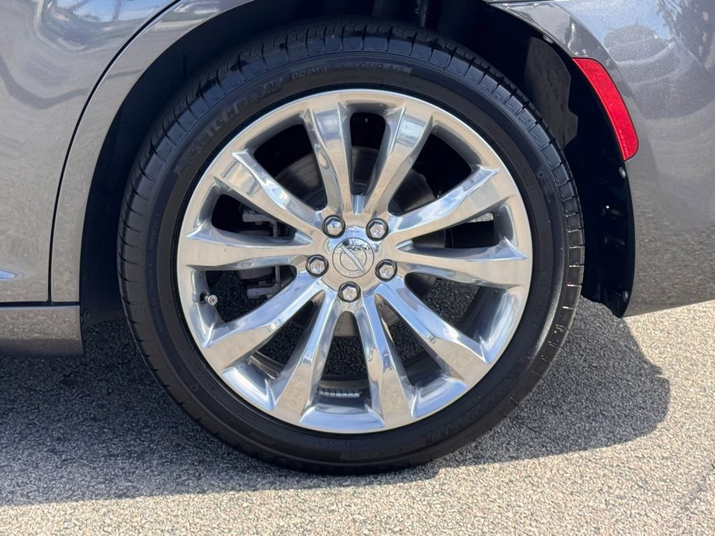 Used 2019 Chrysler 300 Limited w/ Safetytec Plus Group image 14