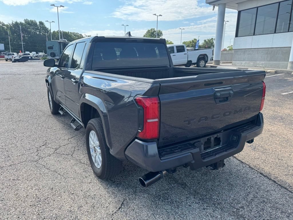 Used 2025 Toyota Tacoma SR5 AWD/4WD image 5